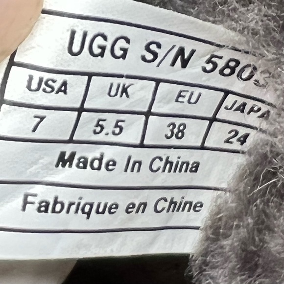 Mini Bailey Button II Genuine Shearling Boot
UGG 7 - Picture 10 of 13